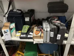1#89310 Arredi da ufficio e Autocarro Nissan Maxity e Attrezzatura termoidraulica