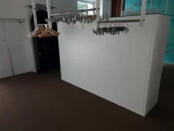 2#7994 Arredi e accessori per negozio