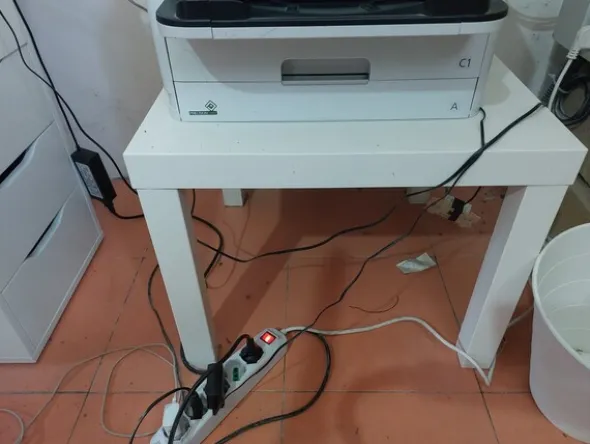 37#78500 Arredi e attrezzatura per ufficio