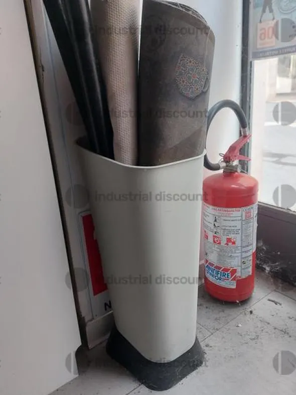 1#10143 Arredi e Attrezzature da ristorante