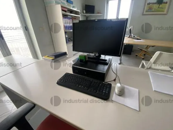 13#9748 Arredi e attrezzature da ufficio