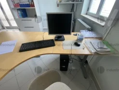 13#9748 Arredi e attrezzature da ufficio