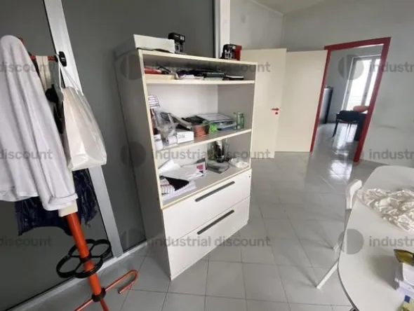 13#9748 Arredi e attrezzature da ufficio