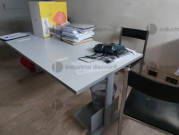 9#8669 Arredi e attrezzature da ufficio