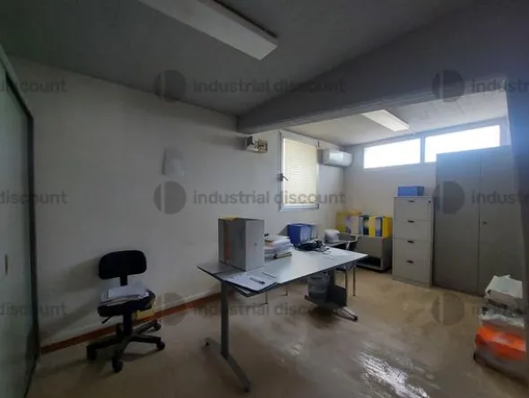 9#8669 Arredi e attrezzature da ufficio