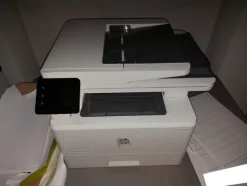 1#7822 Arredi e attrezzature elettroniche da ufficio