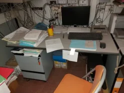 16#7562 Arredi e attrezzature informatiche