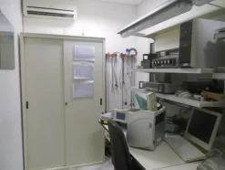 7#4977 Arredi e attrezzature laboratorio
