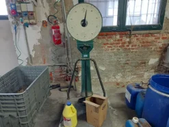 37#8259 Arredi e attrezzature per lavorazione e tintura pelli