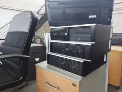3#7049 Arredi e attrezzature per officina e ufficio