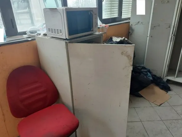 3#7049 Arredi e attrezzature per officina e ufficio