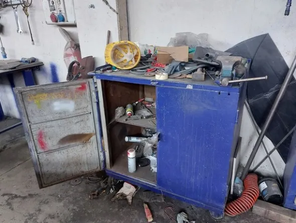3#7049 Arredi e attrezzature per officina e ufficio