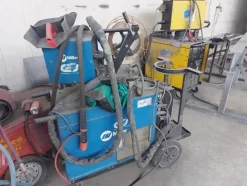 3#7049 Arredi e attrezzature per officina e ufficio