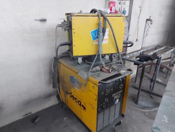 3#7049 Arredi e attrezzature per officina e ufficio