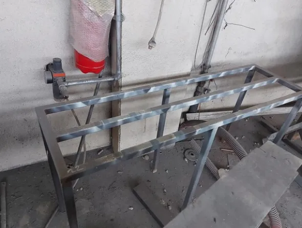 3#7049 Arredi e attrezzature per officina e ufficio