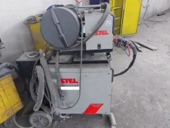 3#7049 Arredi e attrezzature per officina e ufficio