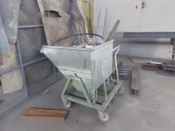 3#7049 Arredi e attrezzature per officina e ufficio