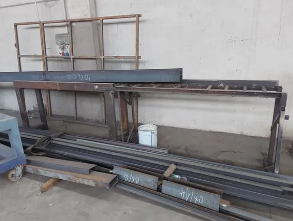 3#7049 Arredi e attrezzature per officina e ufficio