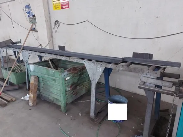3#7049 Arredi e attrezzature per officina e ufficio