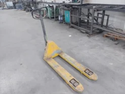 3#7049 Arredi e attrezzature per officina e ufficio