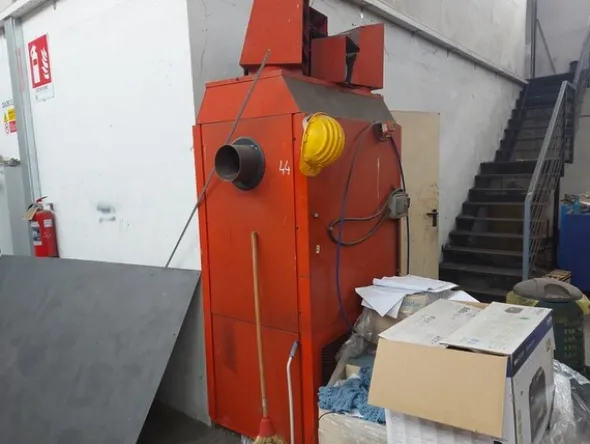 3#7049 Arredi e attrezzature per officina e ufficio