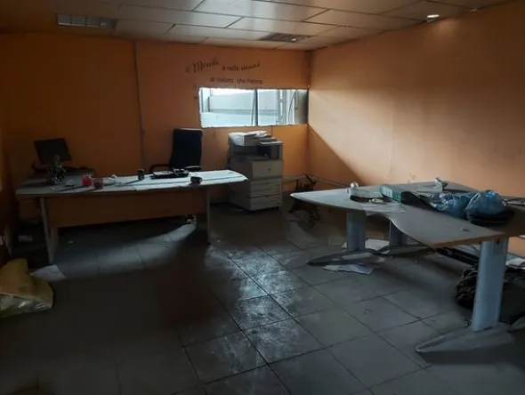 3#7049 Arredi e attrezzature per officina e ufficio