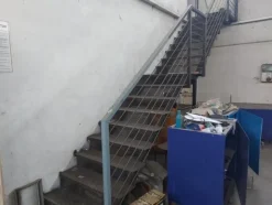 3#7049 Arredi e attrezzature per officina e ufficio