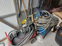 3#7049 Arredi e attrezzature per officina e ufficio