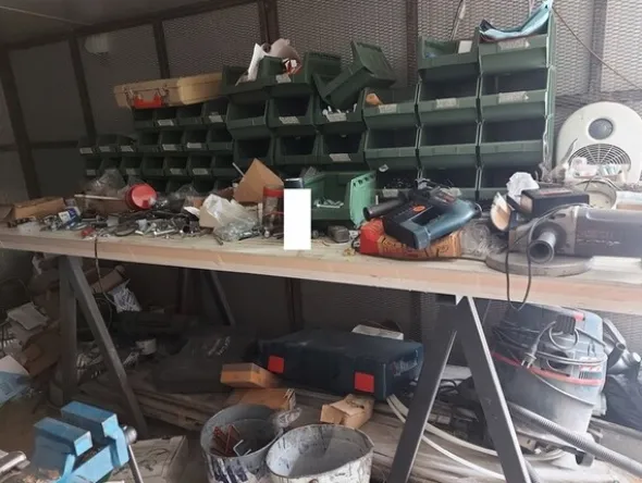 3#7049 Arredi e attrezzature per officina e ufficio