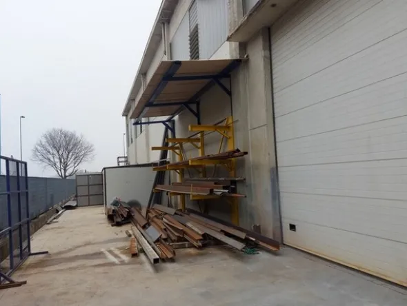 3#7049 Arredi e attrezzature per officina e ufficio