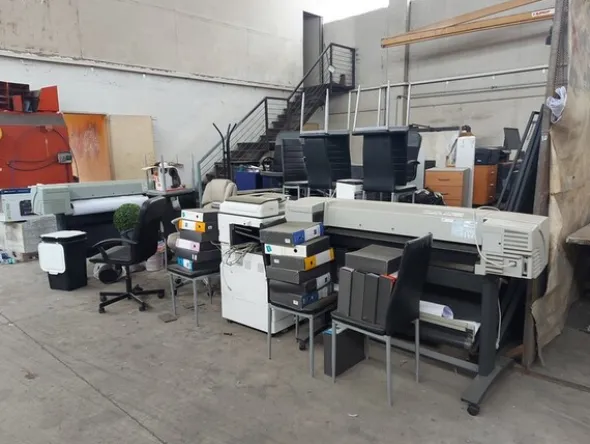 3#7049 Arredi e attrezzature per officina e ufficio