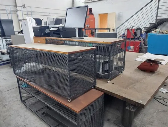 3#7049 Arredi e attrezzature per officina e ufficio