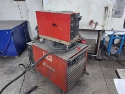 3#7049 Arredi e attrezzature per officina e ufficio