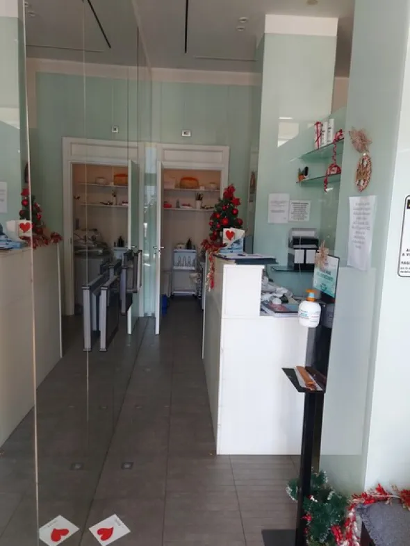 1#7919 Arredi e attrezzature per trattamenti estetici
