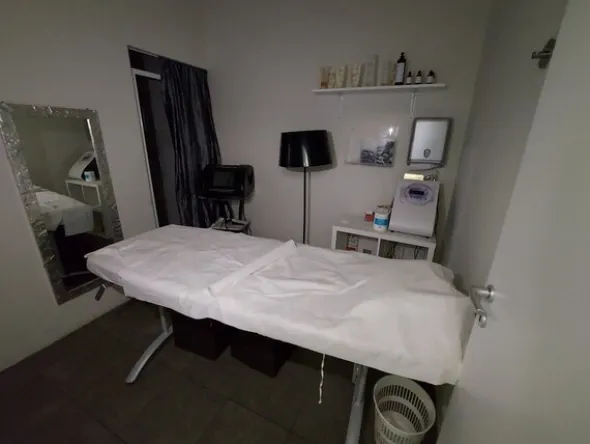 1#7919 Arredi e attrezzature per trattamenti estetici