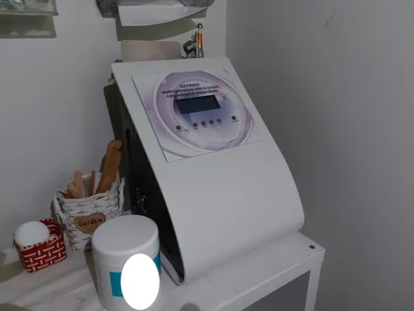 1#7919 Arredi e attrezzature per trattamenti estetici