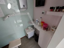 1#7919 Arredi e attrezzature per trattamenti estetici