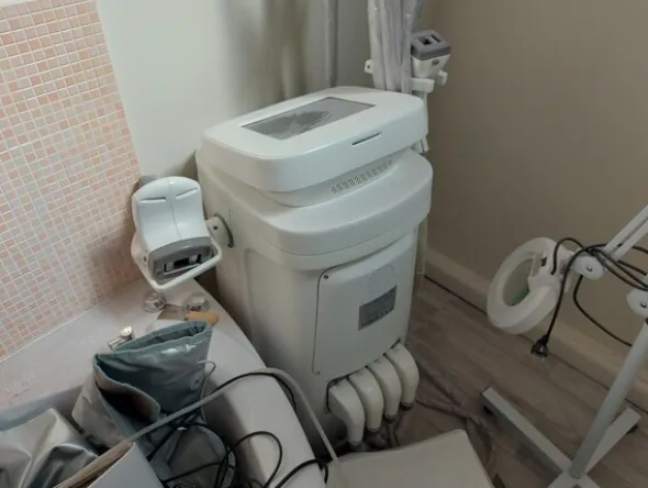 1#7919 Arredi e attrezzature per trattamenti estetici