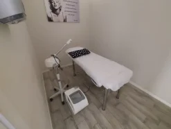 1#7919 Arredi e attrezzature per trattamenti estetici