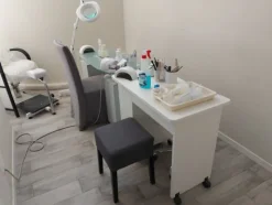 1#7919 Arredi e attrezzature per trattamenti estetici