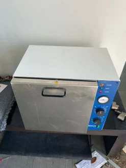 1#7919 Arredi e attrezzature per trattamenti estetici