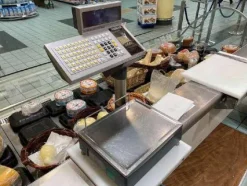 7#7940 Arredi e attrezzature reparto alimentari