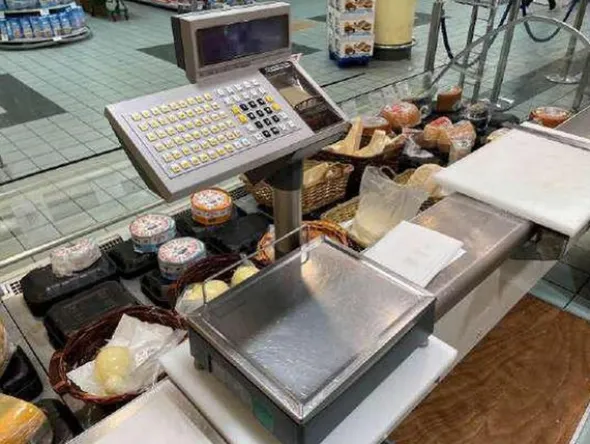 7#7940 Arredi e attrezzature reparto alimentari