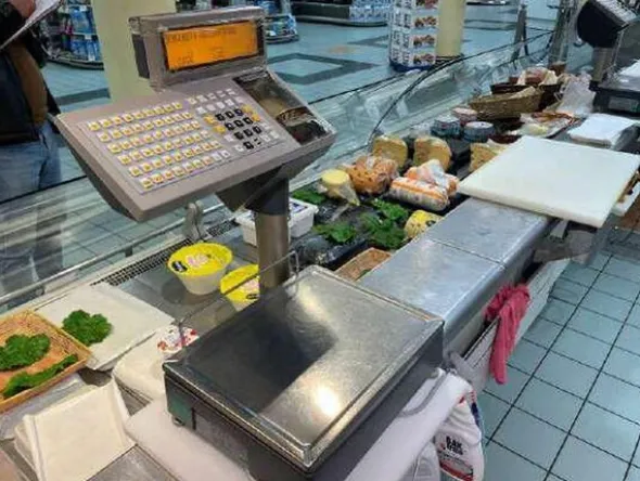 7#7940 Arredi e attrezzature reparto alimentari