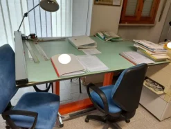 5#8080 Arredi ed attrezzatura da ufficio