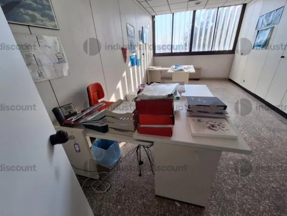 112#9186 Arredi ed attrezzatura per ufficio
