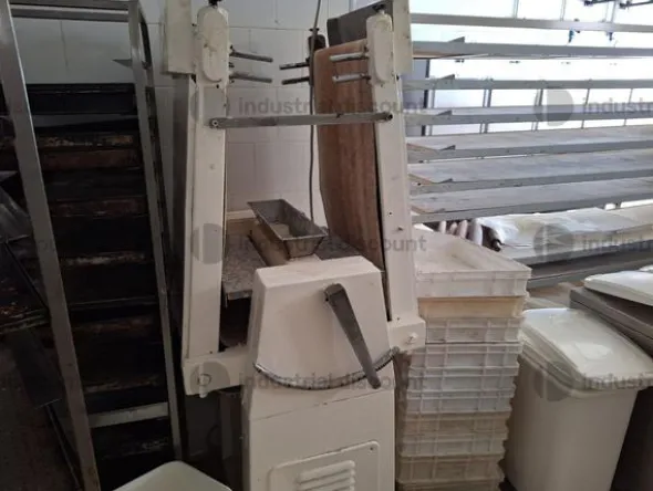 3#8808 Arredi ed attrezzature da laboratorio di pasticceria e prodotti da bar