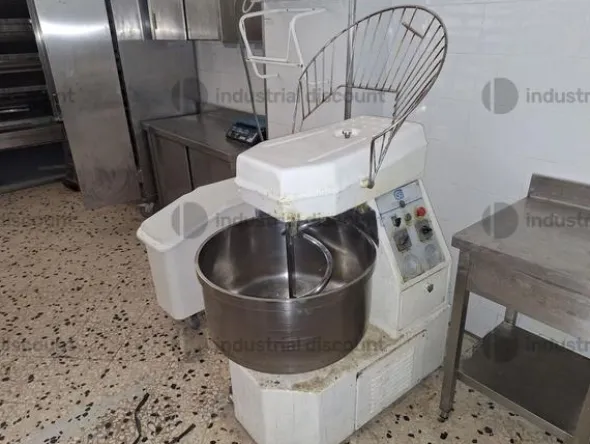 3#8808 Arredi ed attrezzature da laboratorio di pasticceria e prodotti da bar