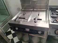 2#8808 Arredi ed attrezzature da laboratorio di pasticceria e prodotti da bar