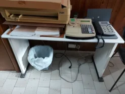 2#8425 Arredi ed attrezzature informatiche varie